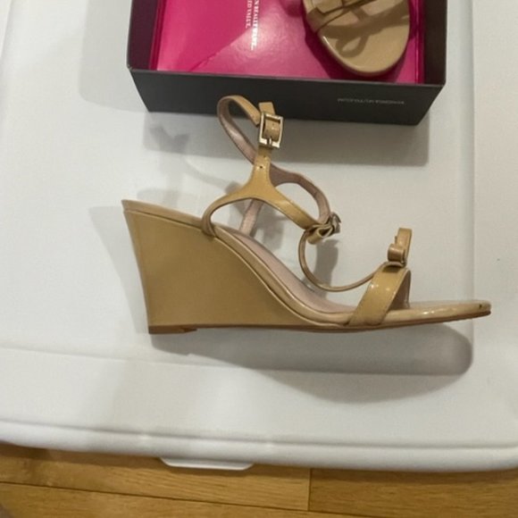 VINCE CAMUTO Petal Patent Leather Sandals - Picture 3 of 6